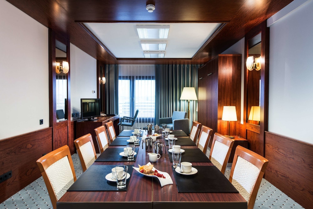 Maritim Hotel Darmstadt 57/68