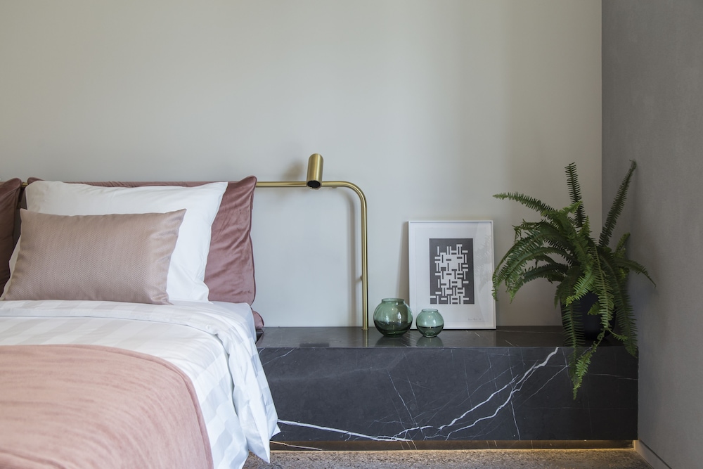Perianth Hotel 30/61