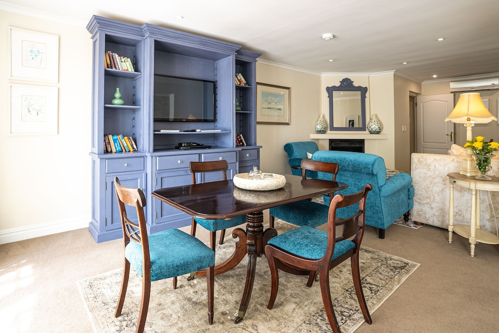 The Andros Deluxe Boutique Hotel 60/67