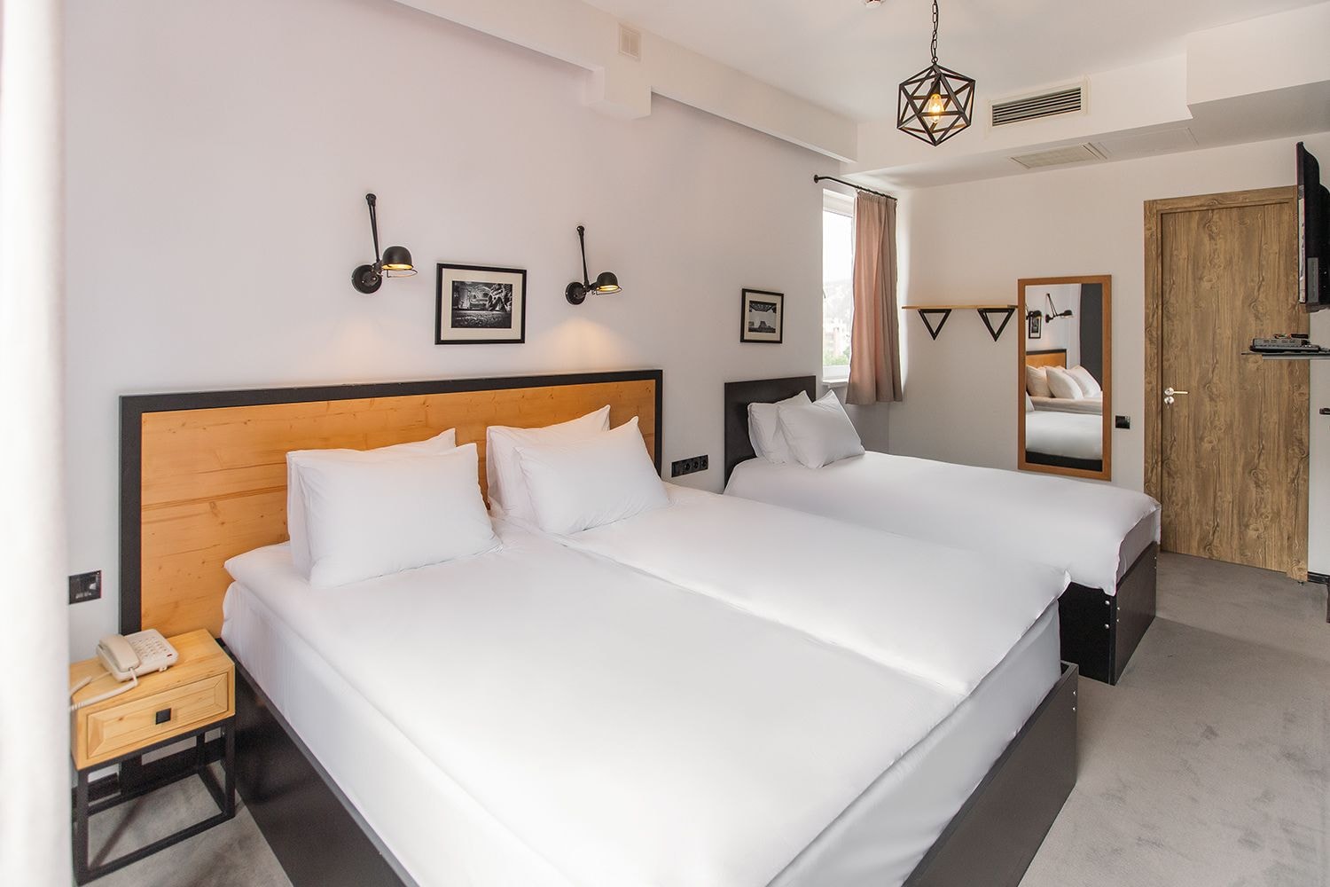 1 BEDROOM, FAMILY, DOUBLE OR TWIN BED
