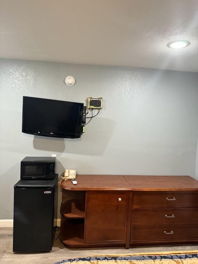 Gator Lodge 23/30