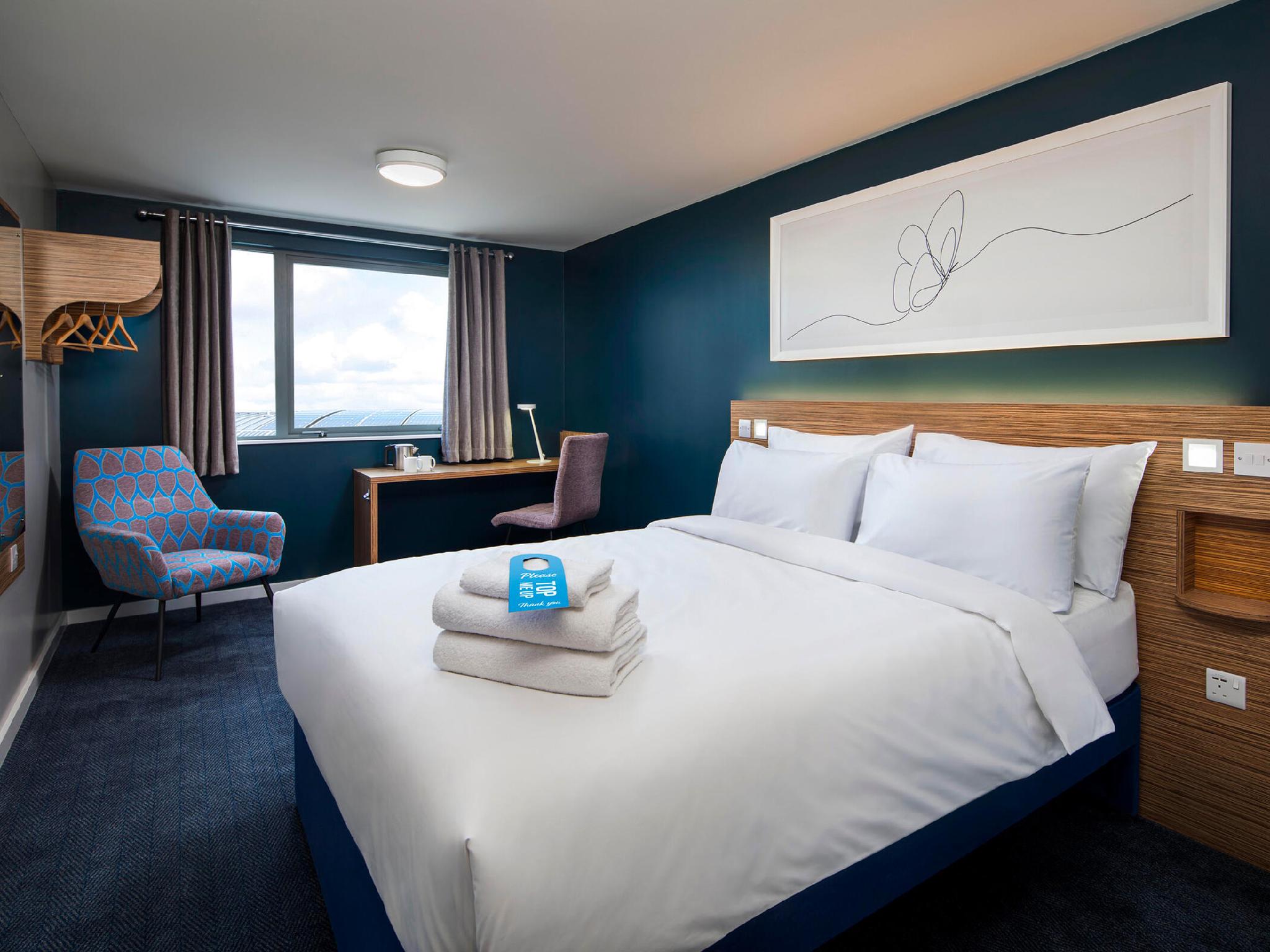 ROOM, DOUBLE BED
