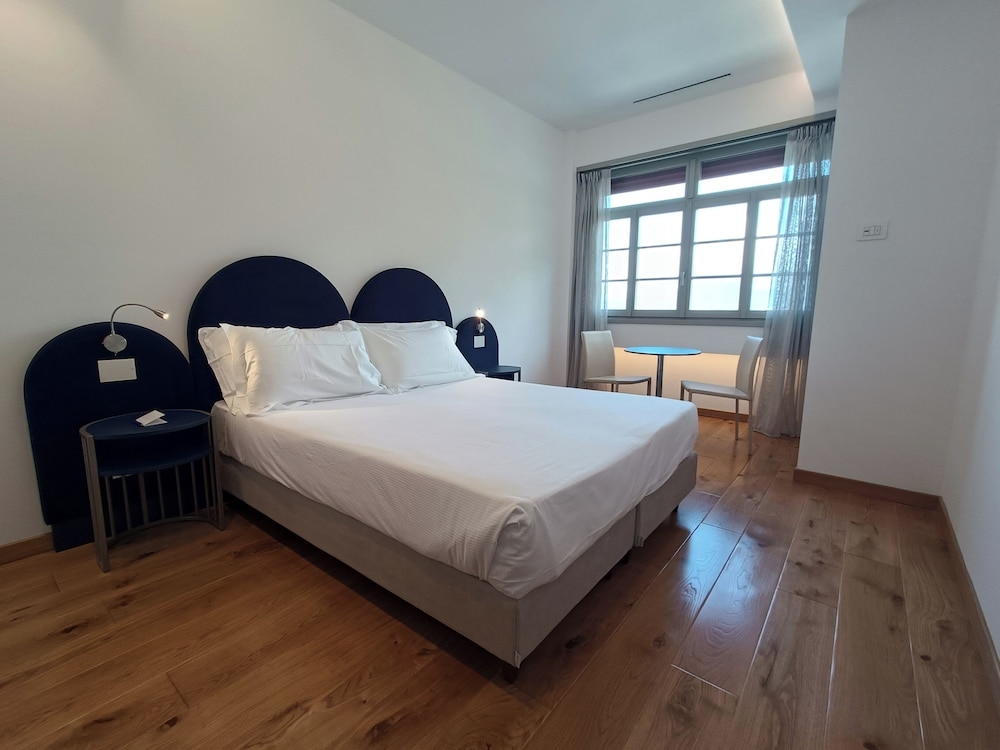 Tower, Luxury, Apartment, 2 Queen Beds, Harbour View, Sofa