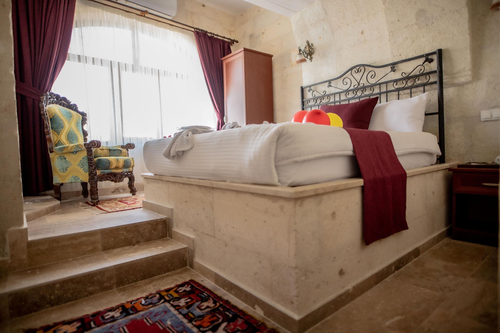 Tiny, Double Bed
