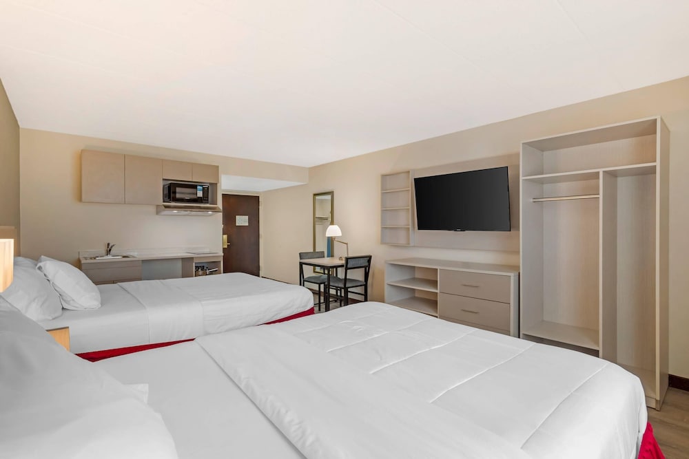 MainStay Suites Lansing West 12/37