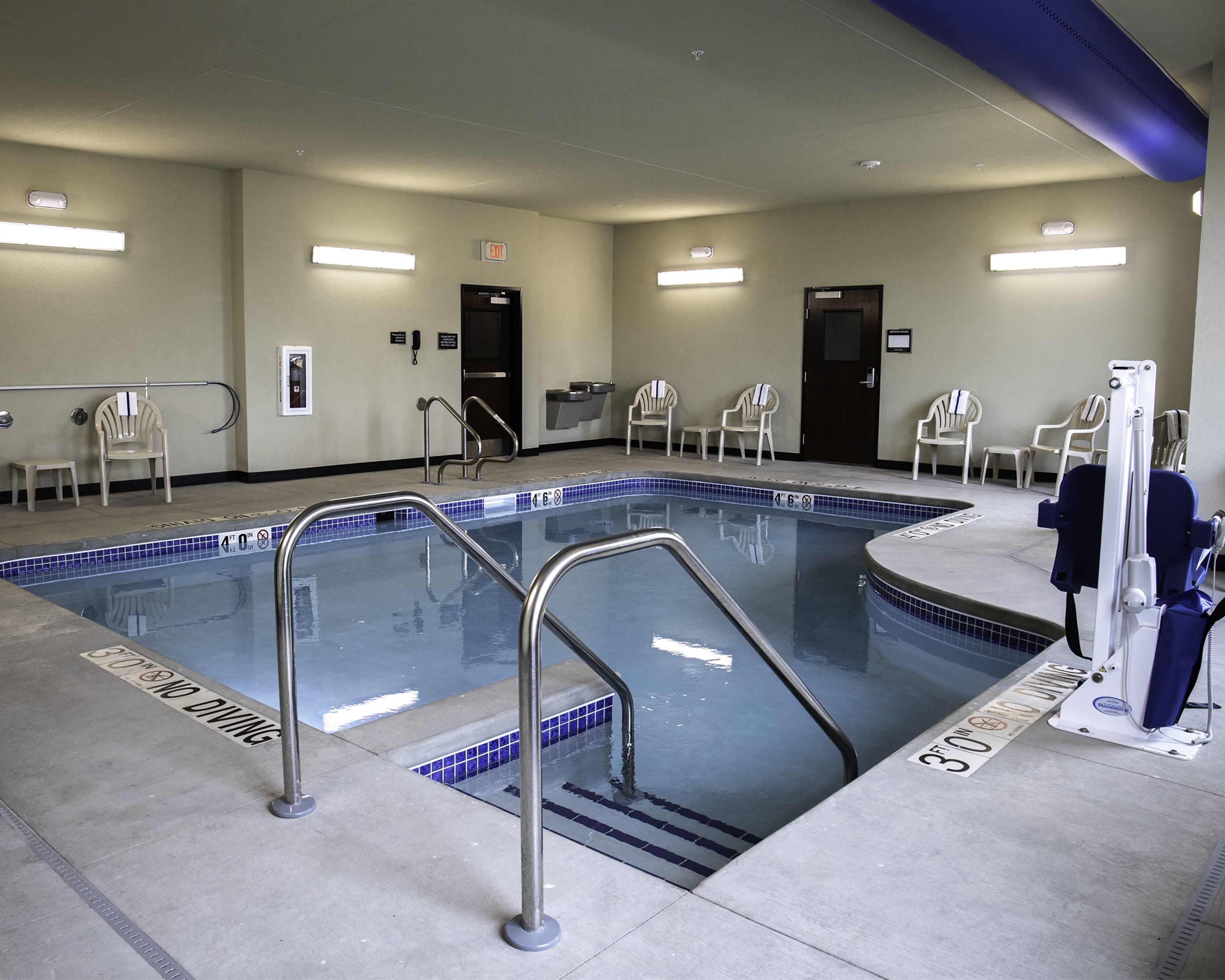 Cobblestone Hotel & Suites - Two Rivers 15/42