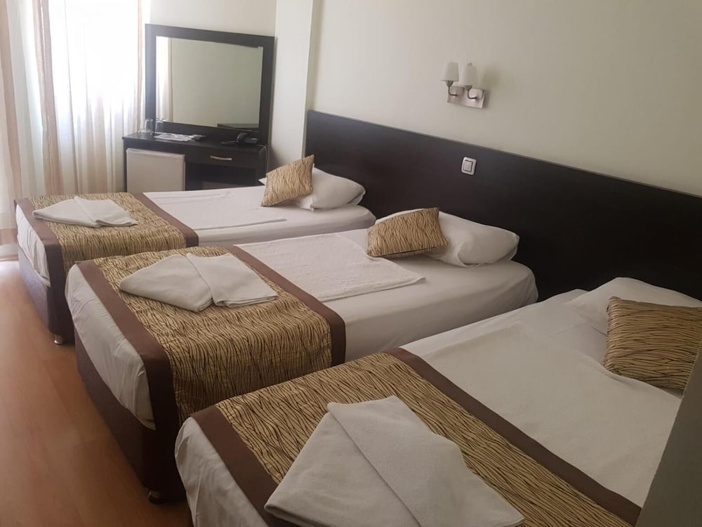 Zel Hotel 16/68