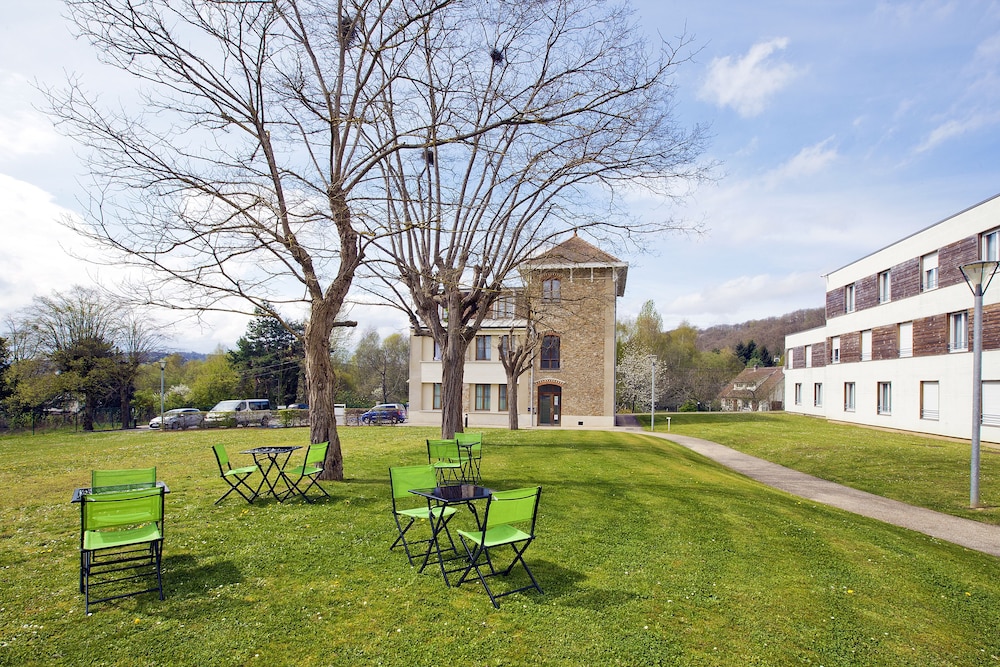 Residhome Bures La Guyonnerie in BURES SUR YVETTE