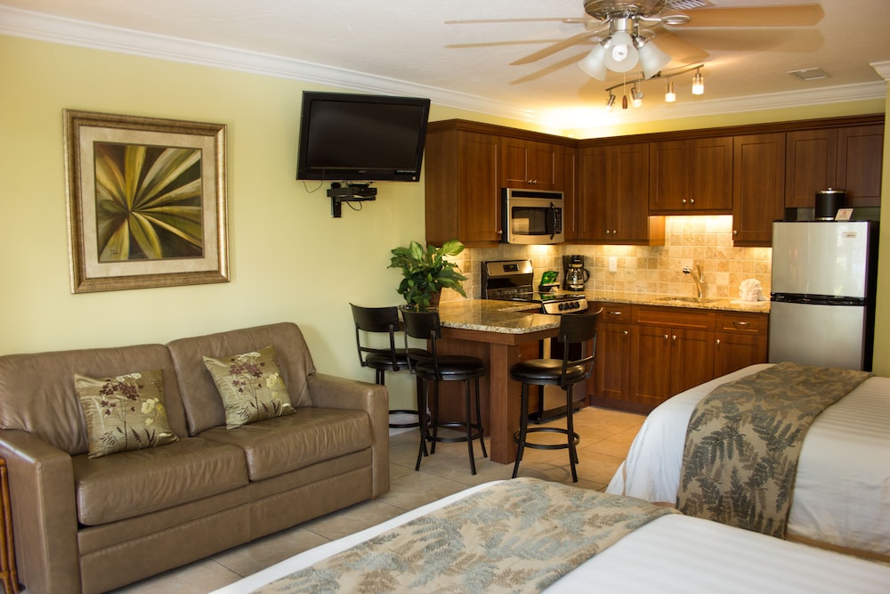 Tropical Beach Resorts 45/79