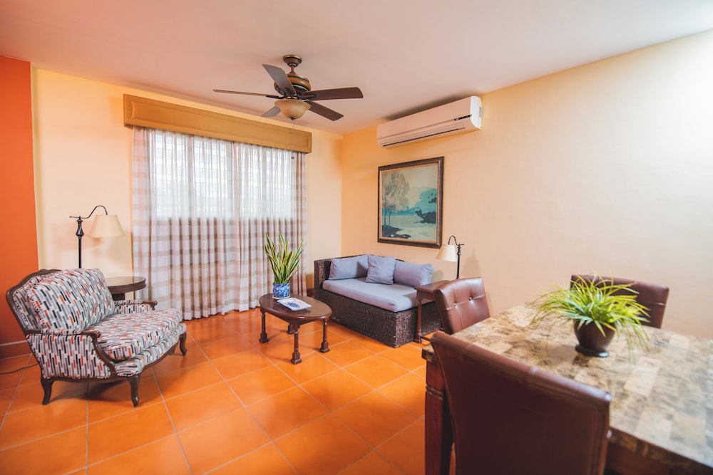 Hotel Los Portales 27/50