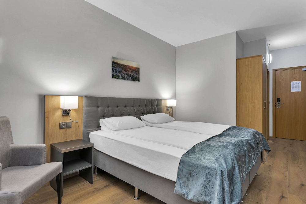 Standard, King Bed, Aurora Hotel At Reykjavik-Keflavik Airport Terminal Kef 2/10
