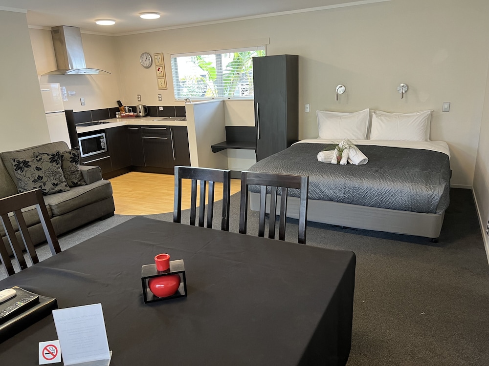 Anchor Lodge Resort 52/73