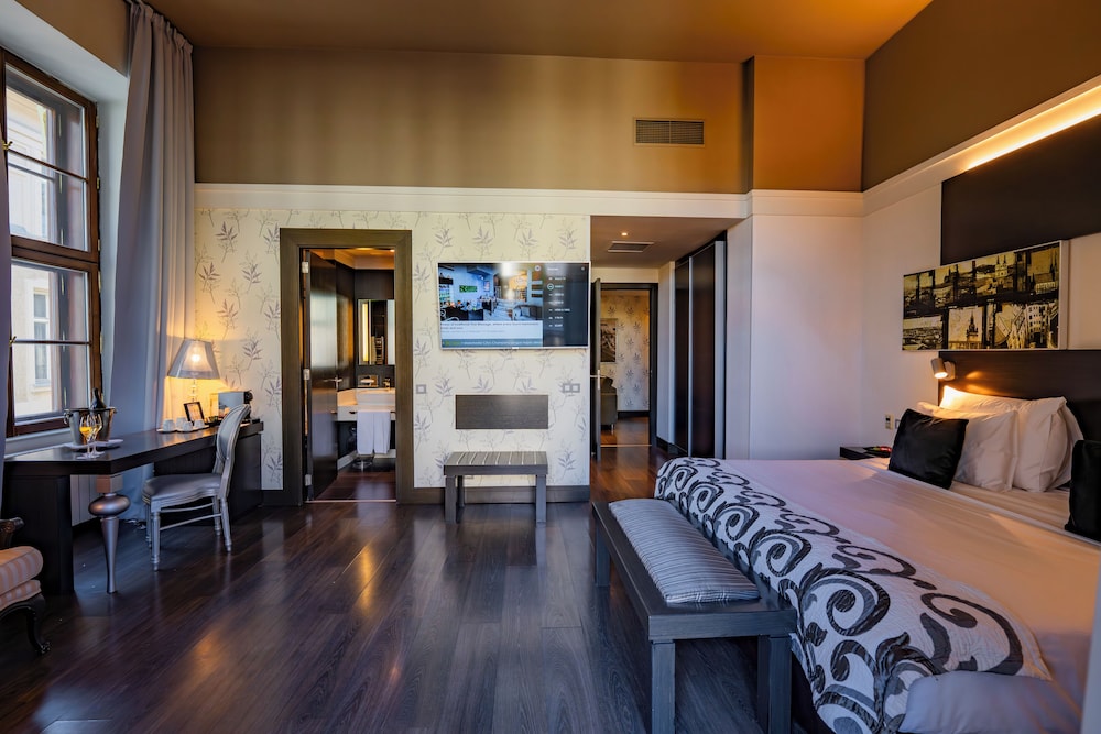 2 BEDROOMS, GRAND, APARTMENT