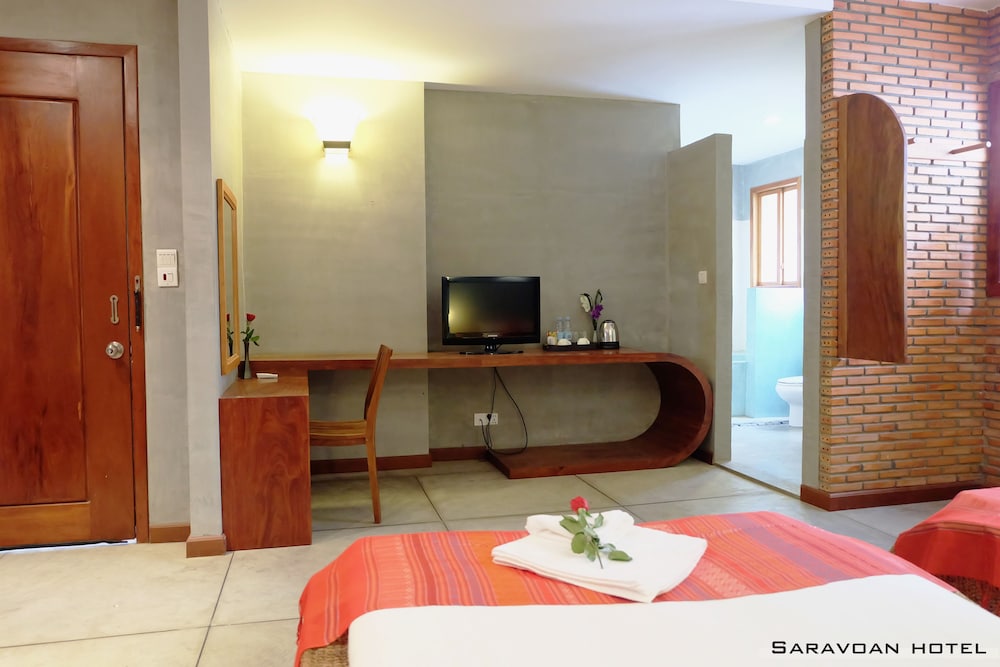 Saravoan Royal Palace 18/65