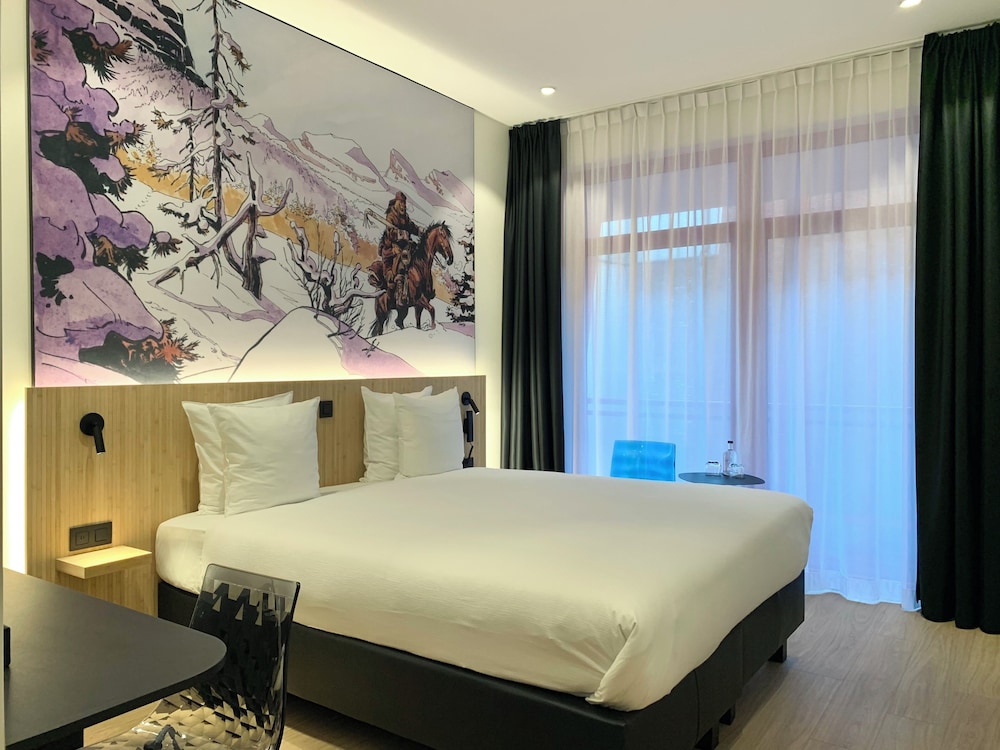 QUEEN BED