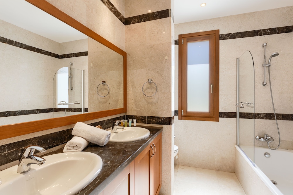 Aphrodite Hills Rentals - Superior Villas 50/50