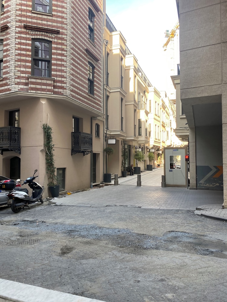 Taksim Cmlm Apart 39/50