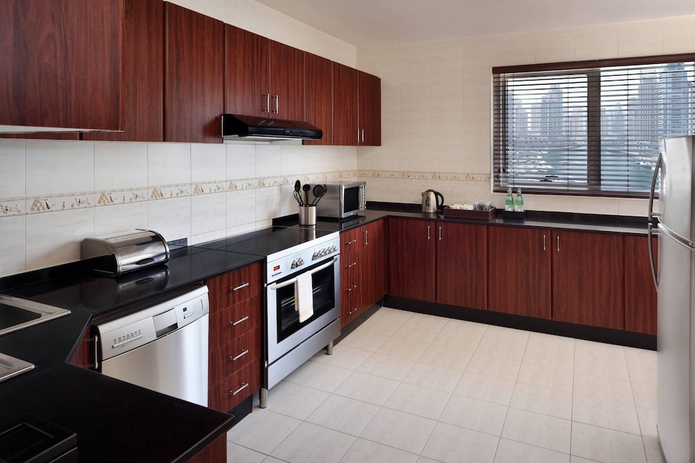 Dubai Marriott Harbour Hotel Suites 6/32