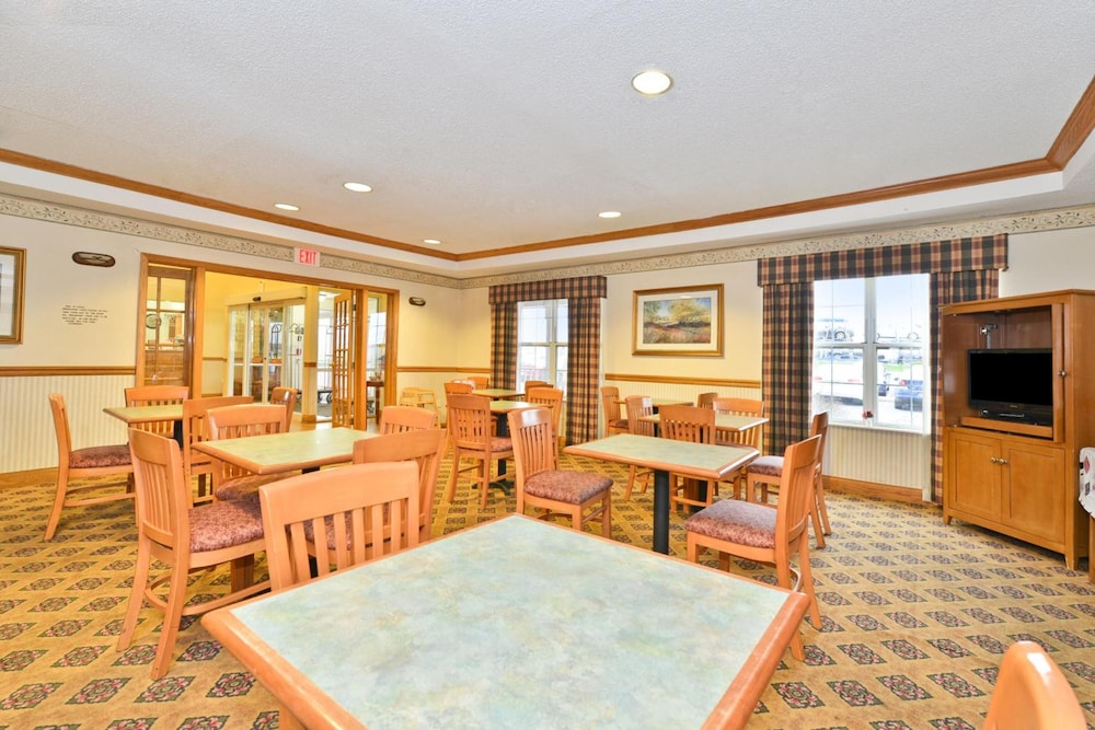BlissPoint Inn and Suites Marion 35/47