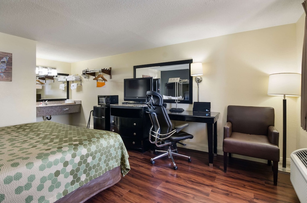 Econo Lodge Kingsport East 32/38