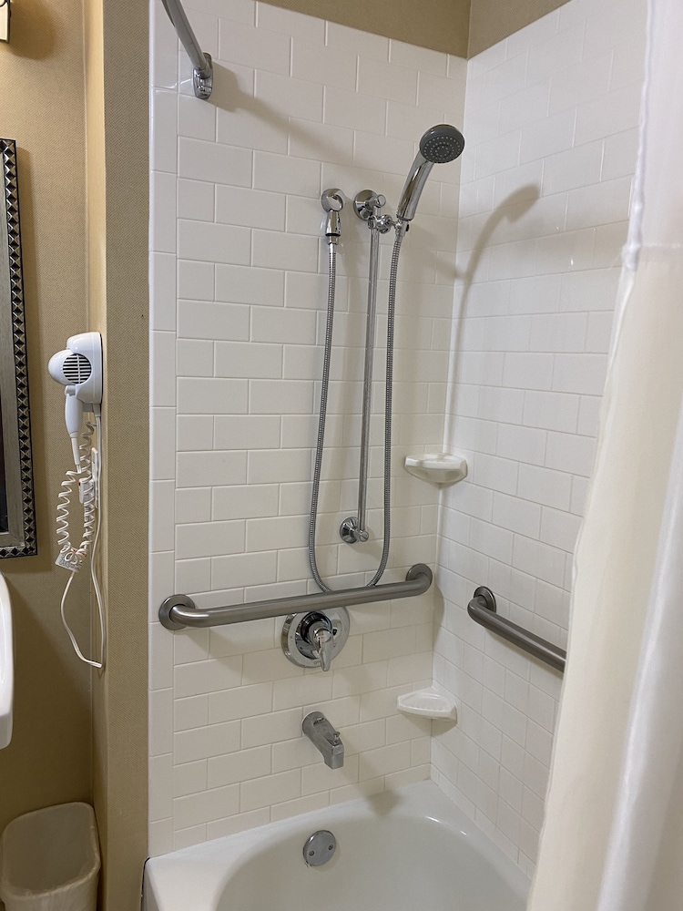 Royal Pacific Motor Inn 22/59