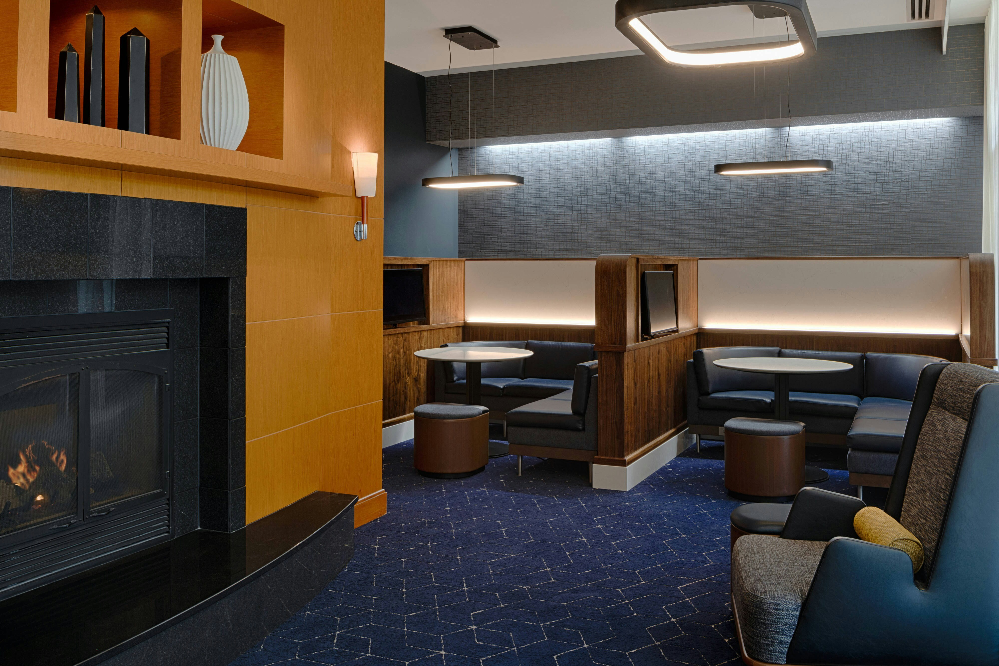Courtyard By Marriott Springfield Downtown 10/18