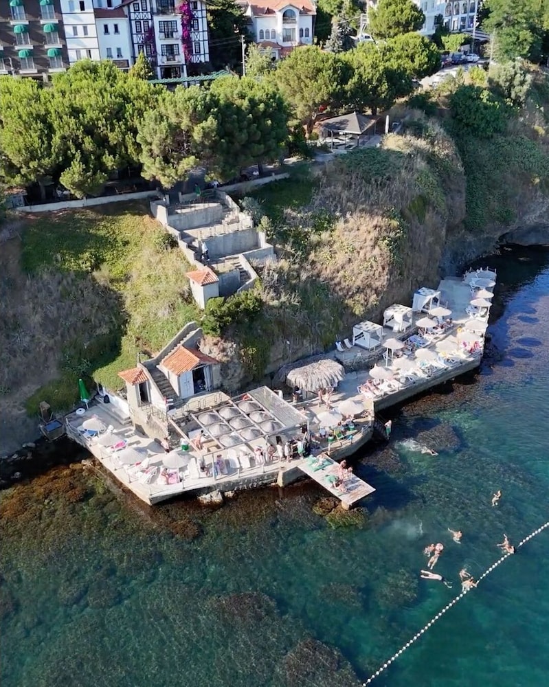 ZINOS HOTEL 32/37