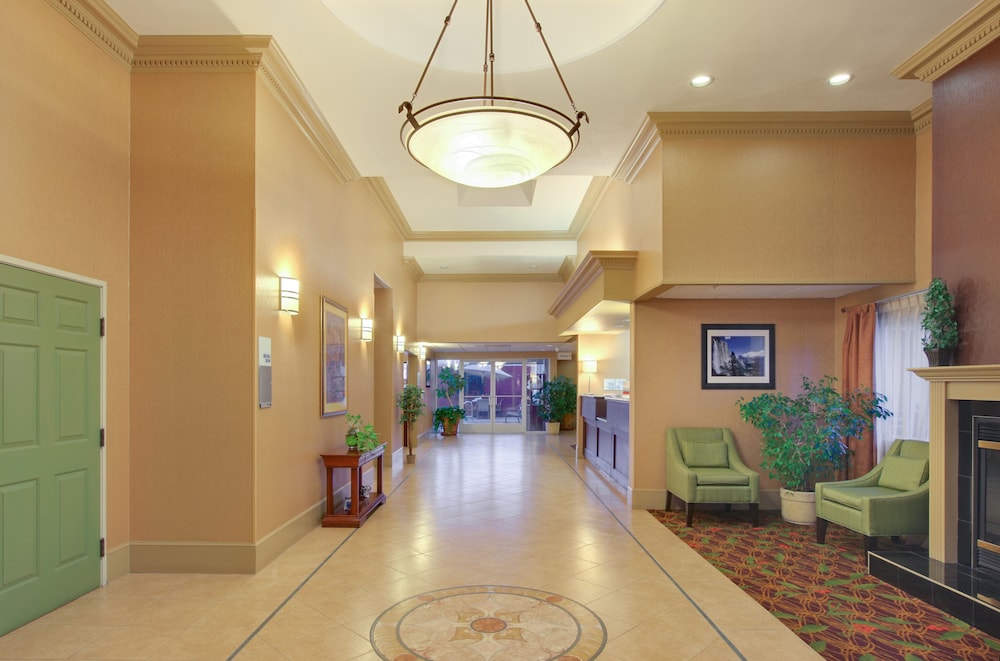 Holiday Inn Express Oakdale 12/72