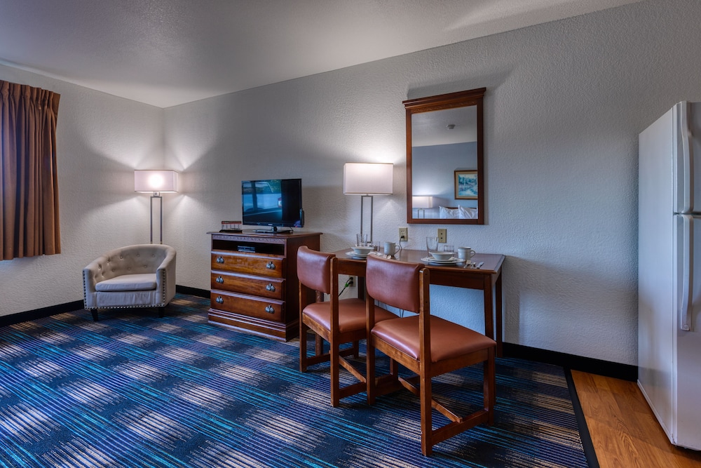 All Towne Suites 25/54