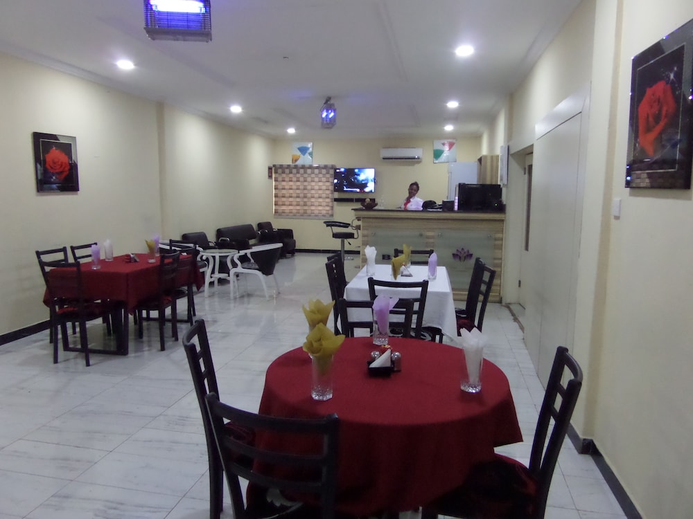 Providence Hotel And Suites 26/35