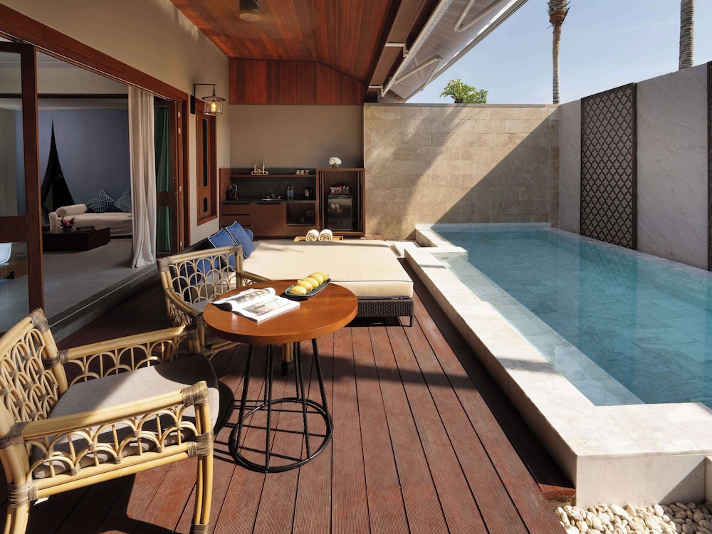 swimming pool spa