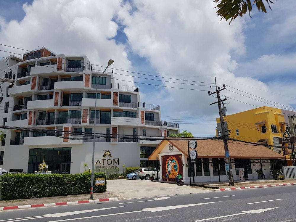 Atom Phuket Hotel -SHA Plus 8/50