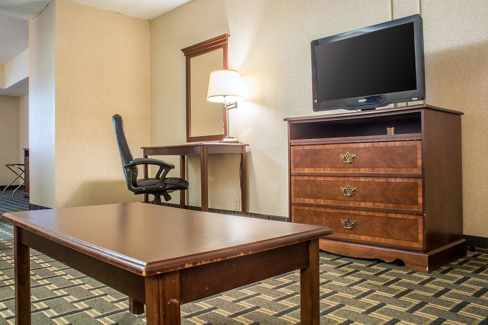 Quality Inn Suites Palm Island Indoor Waterpark 37/67