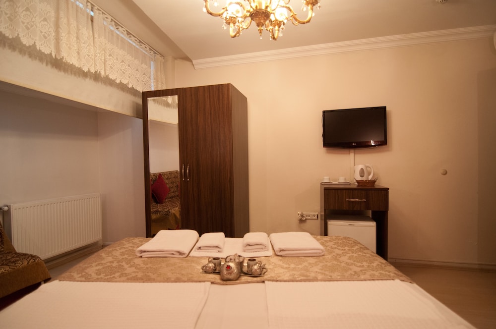 DELUXE, DOUBLE BED