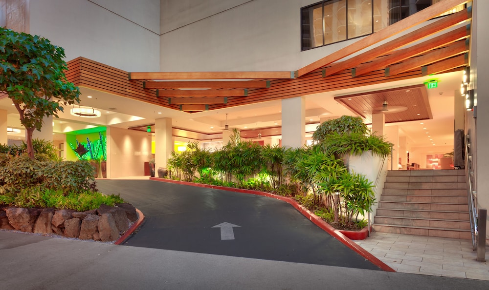Hyatt Place Waikiki Beach 66/71