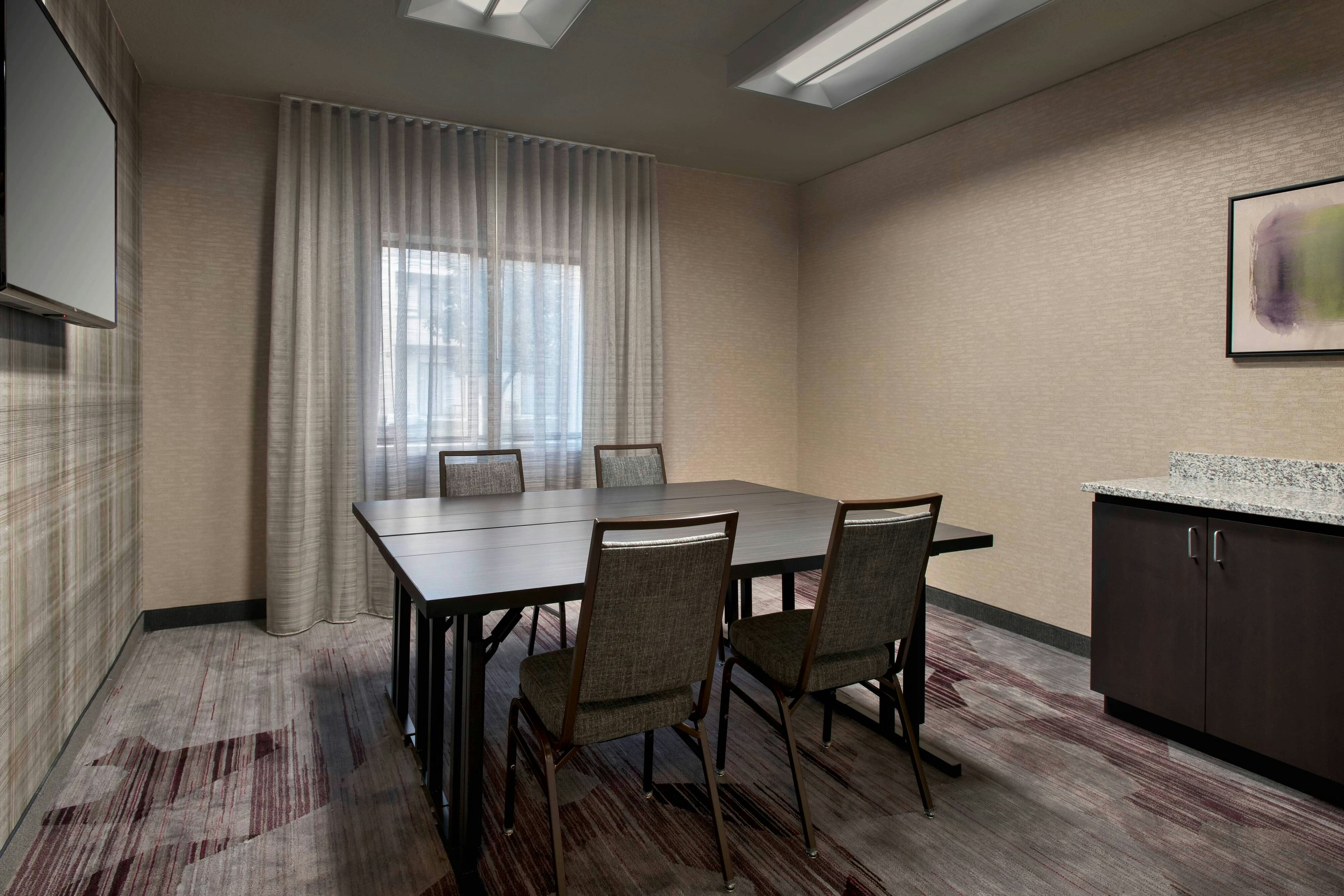 Courtyard By Marriott Rockville 21/25