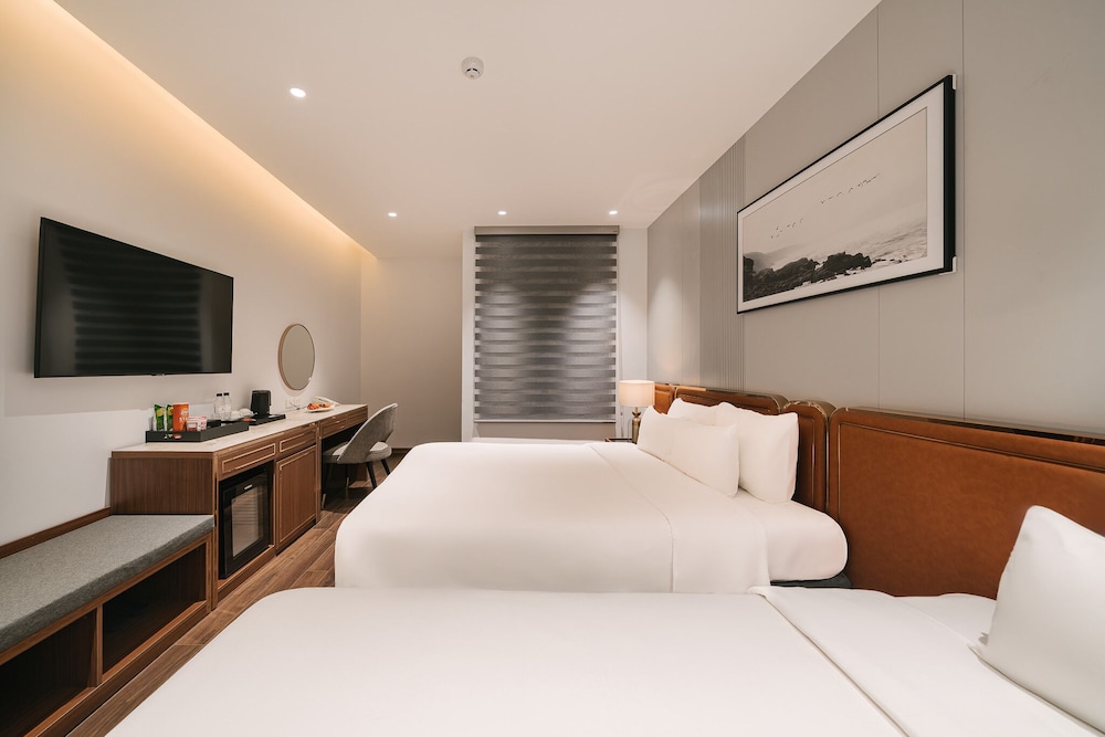 Family, Triple, 1 King and 1 Single Beds, No Window