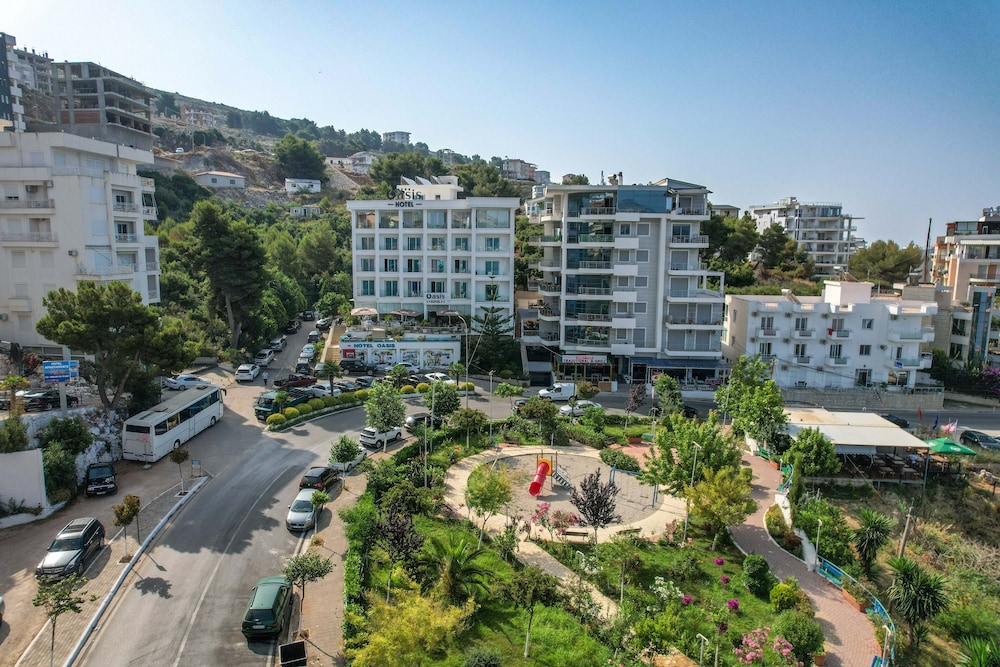 Hotel Oasis 43/50