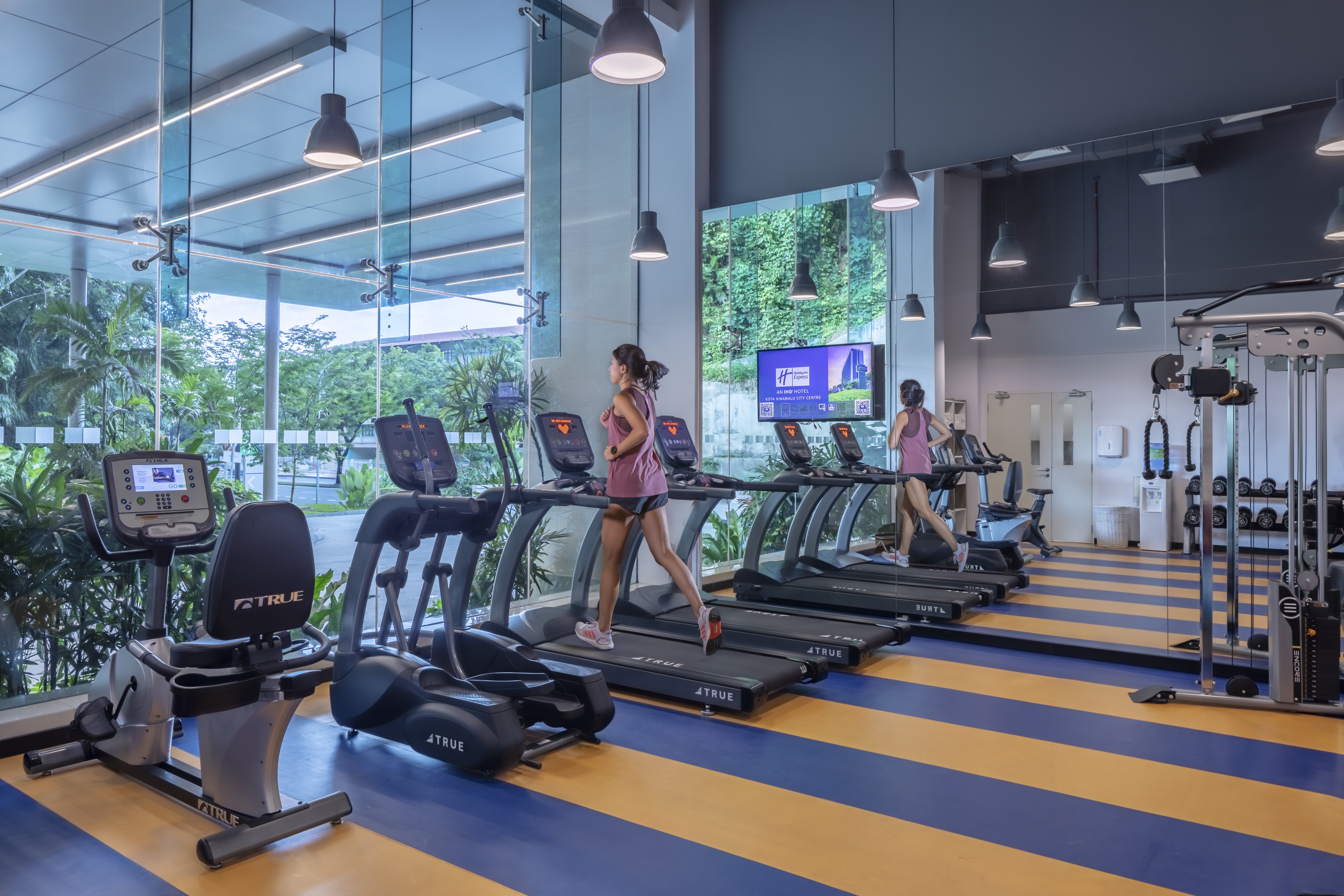 HOLIDAY INN EXPRESS KOTA KINABALU CITY CENTRE 35/55