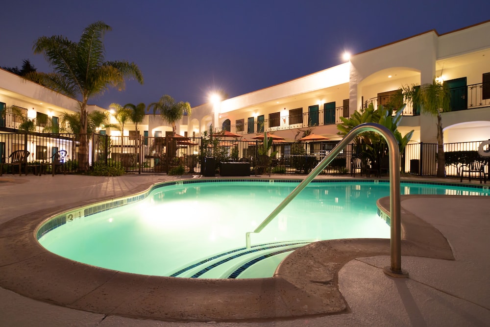 Oxford Suites Pismo Beach 13/35