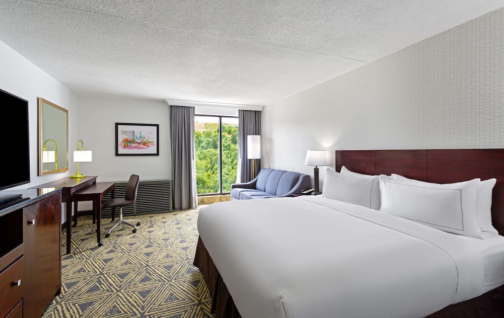 DoubleTree by Hilton Washington Meadow Lands Casino Area 14/49