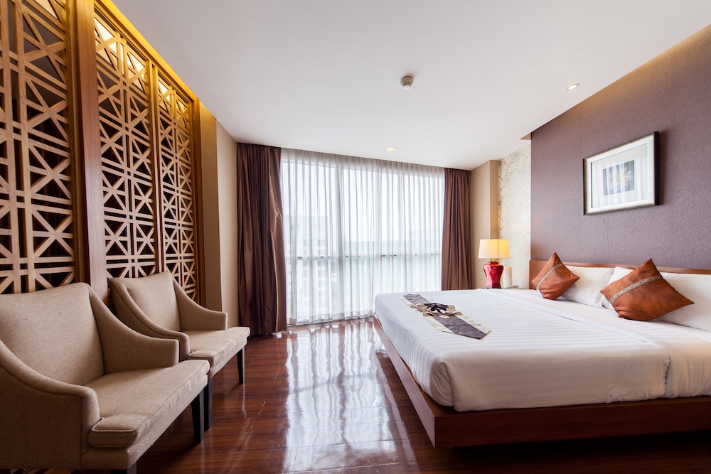 Lantana Resort Hotel 18/61
