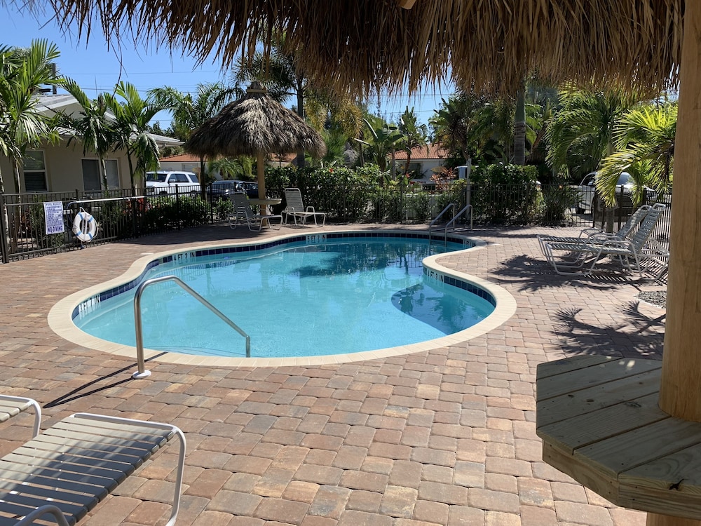 Twin Palms at Siesta 16/50