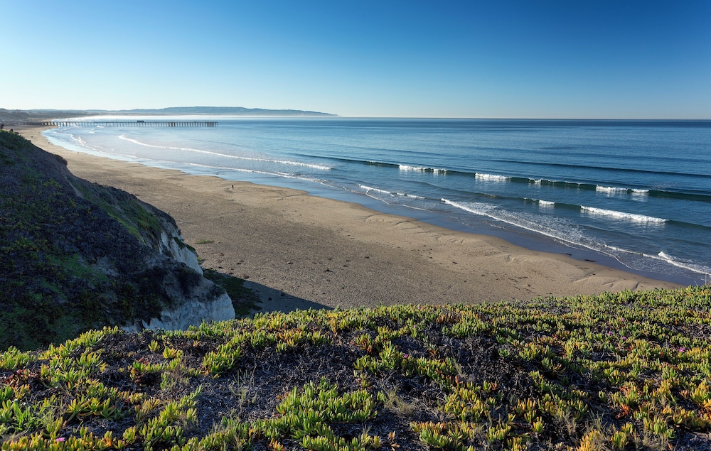 Tides Oceanview Inn & Cottages 42/50