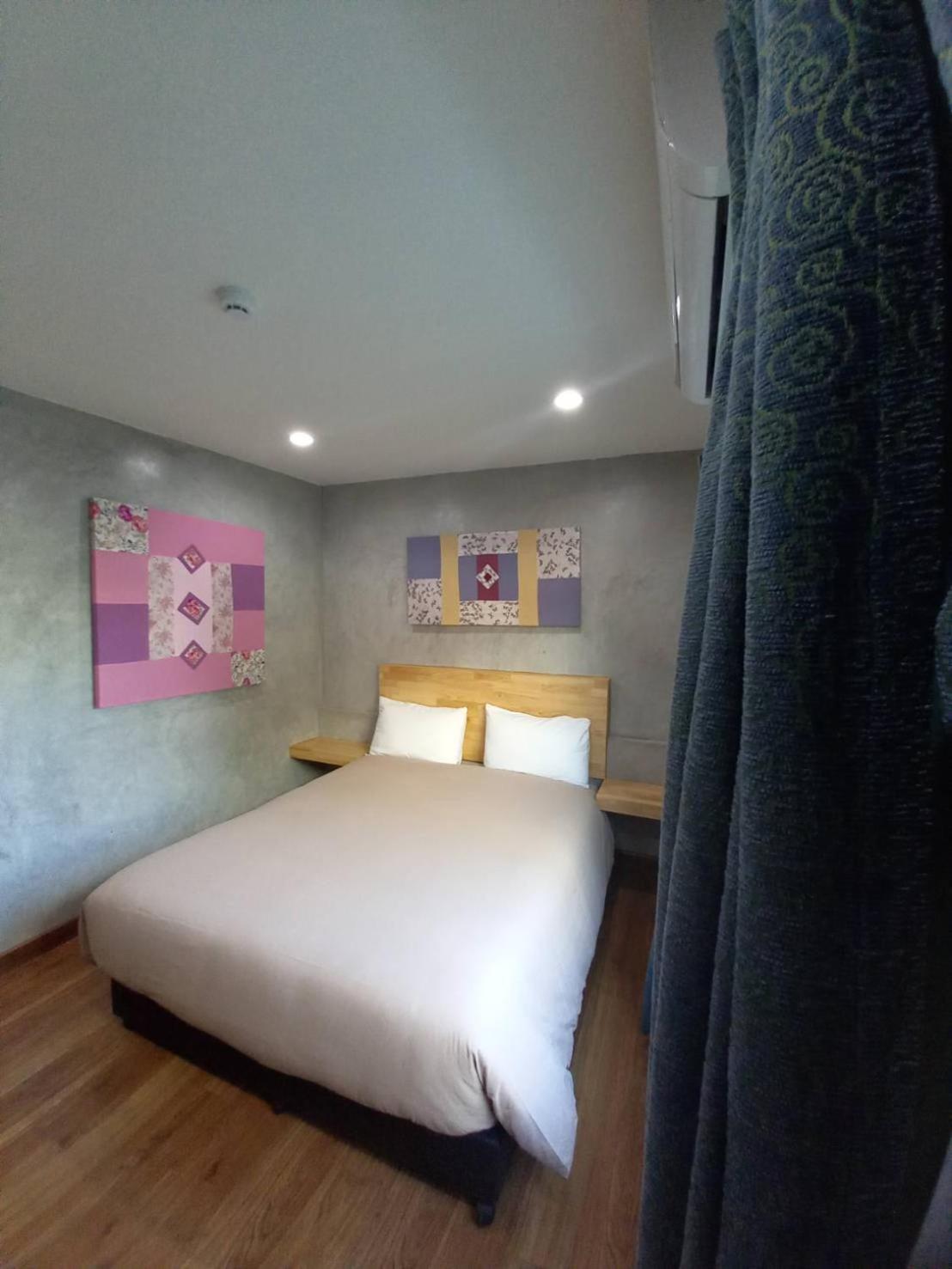 Raw Hostel 14/90