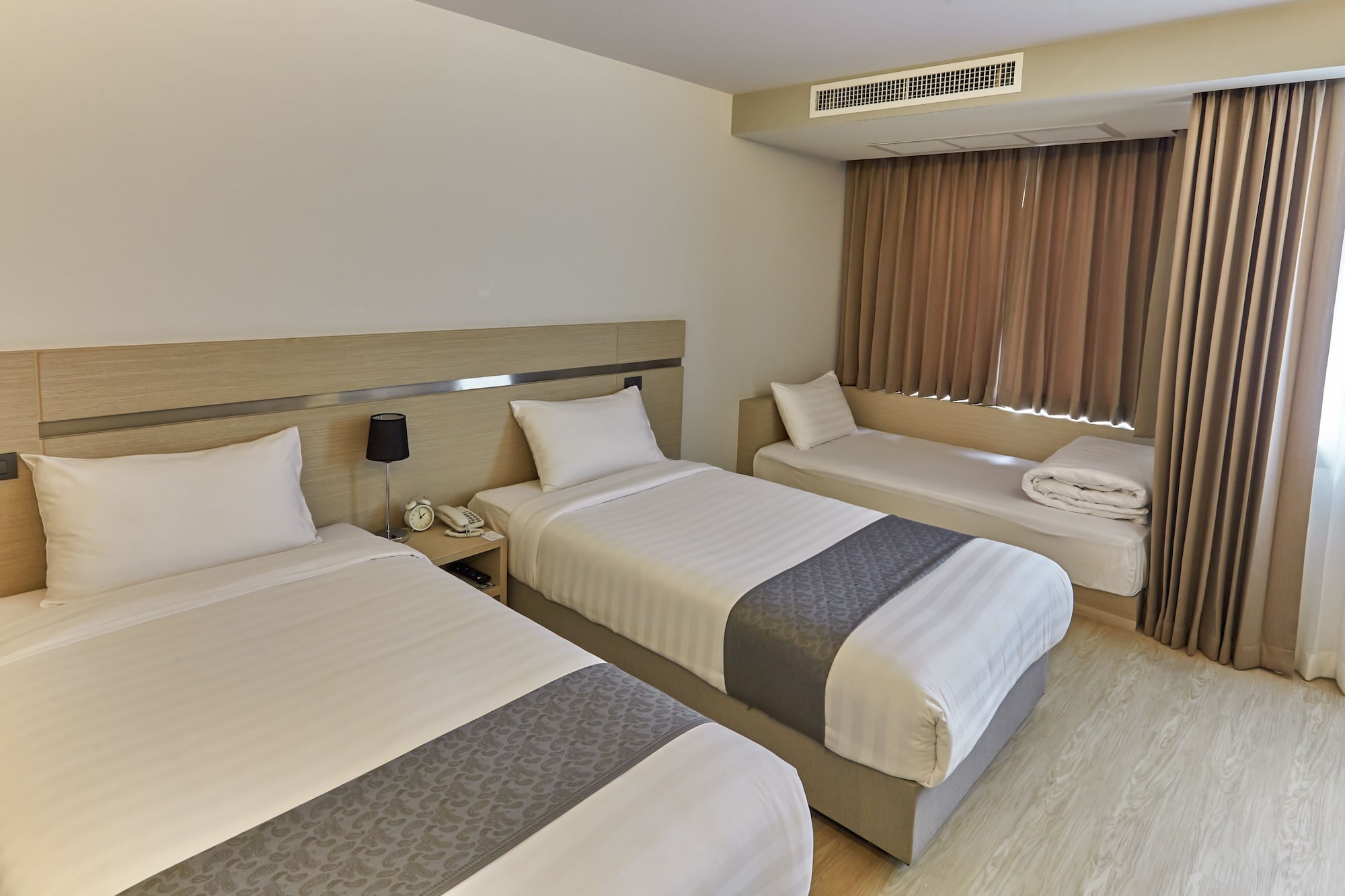 DELUXE, TWIN BEDS