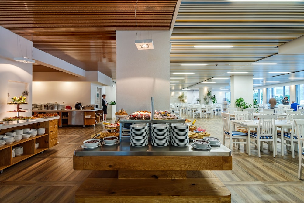 Carine Hotel Delfin 24/40