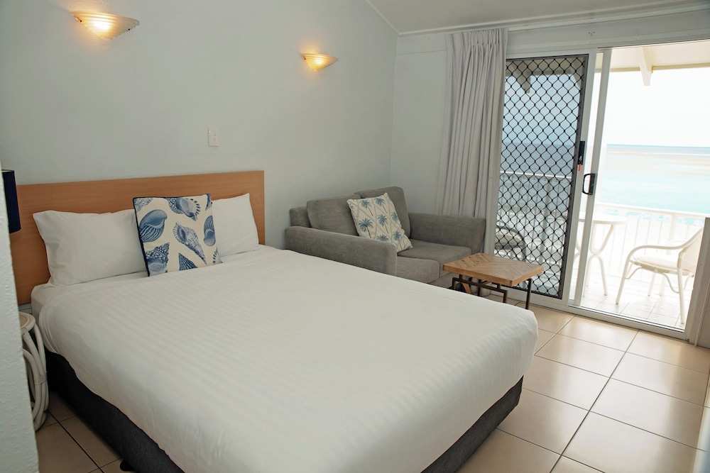 Deluxe, Studio, Queen Bed, Ocean View