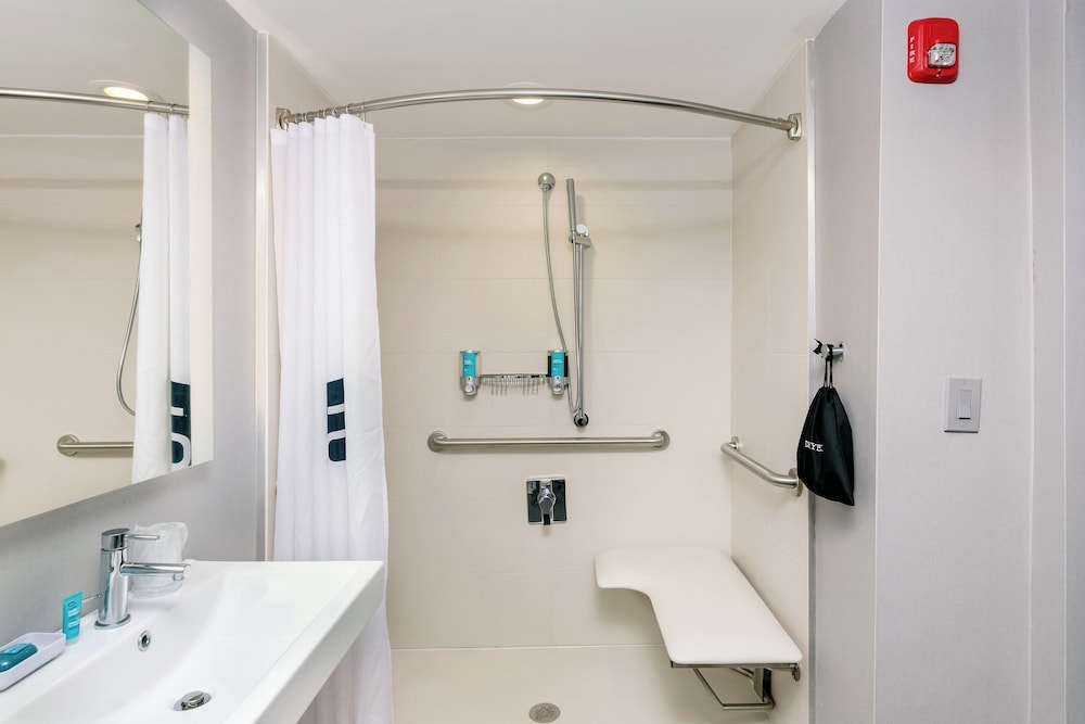 Aloft Columbia Harbison (Ex Wingate by Wyndham) 50/50