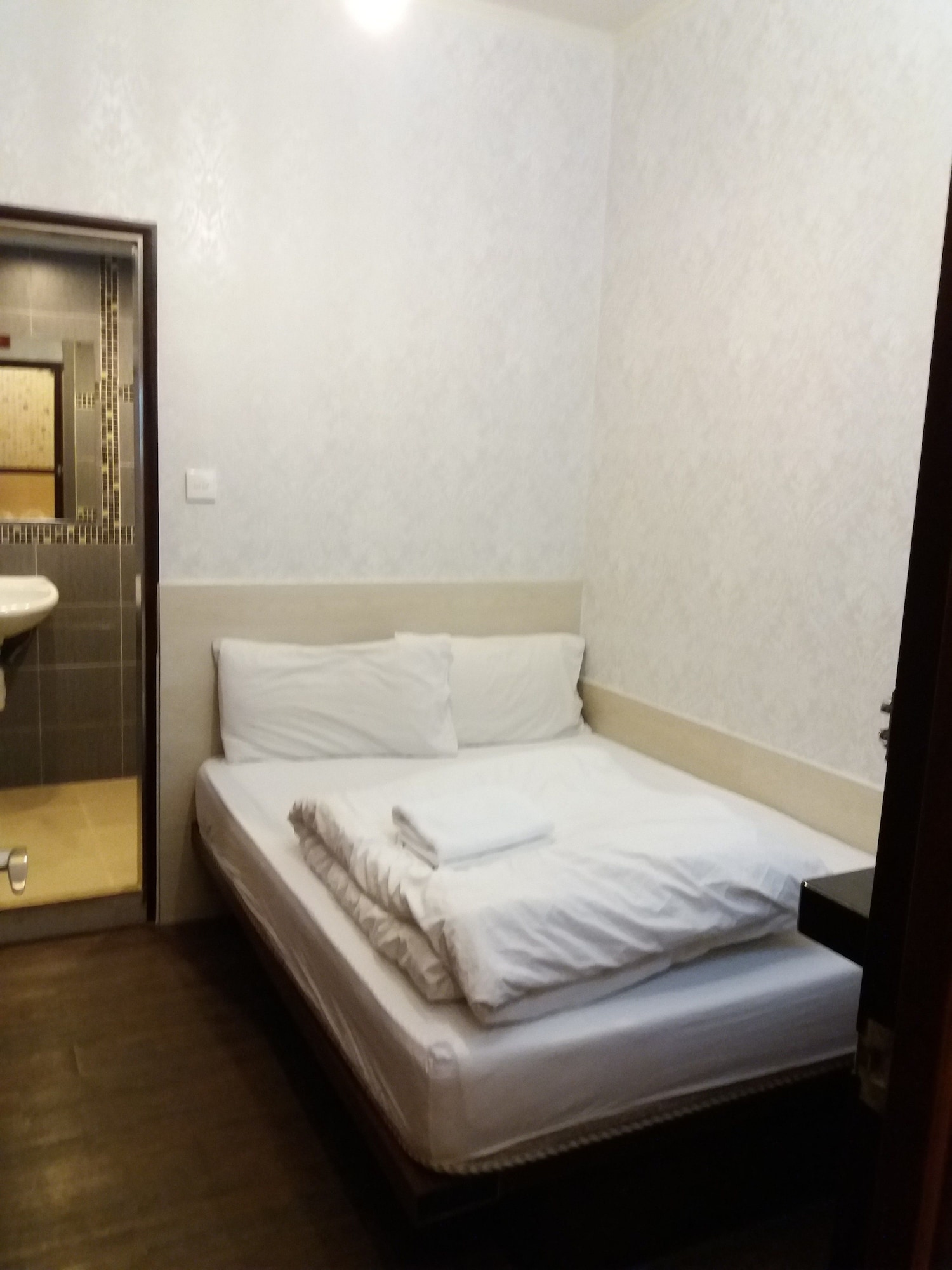 Deluxe, Double Bed, No Window